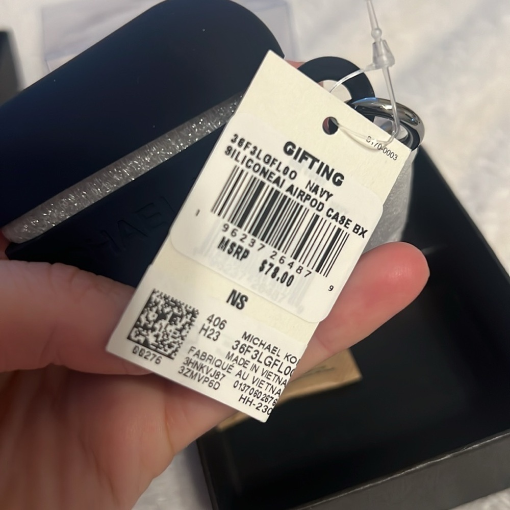 NWT Michael Kors AirPod Pro Case - Navy Blue - GIFT CONDITION - Picture 5 of 9